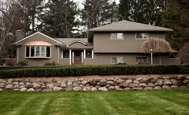 Is It Better to Repair or Replace a Roof Clawson, MI